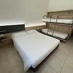 Holidays ホテル 3*