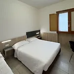 Holidays ホテル ロッカラーゾ