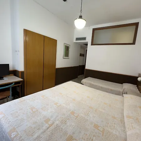 Hotel Holidays 3*